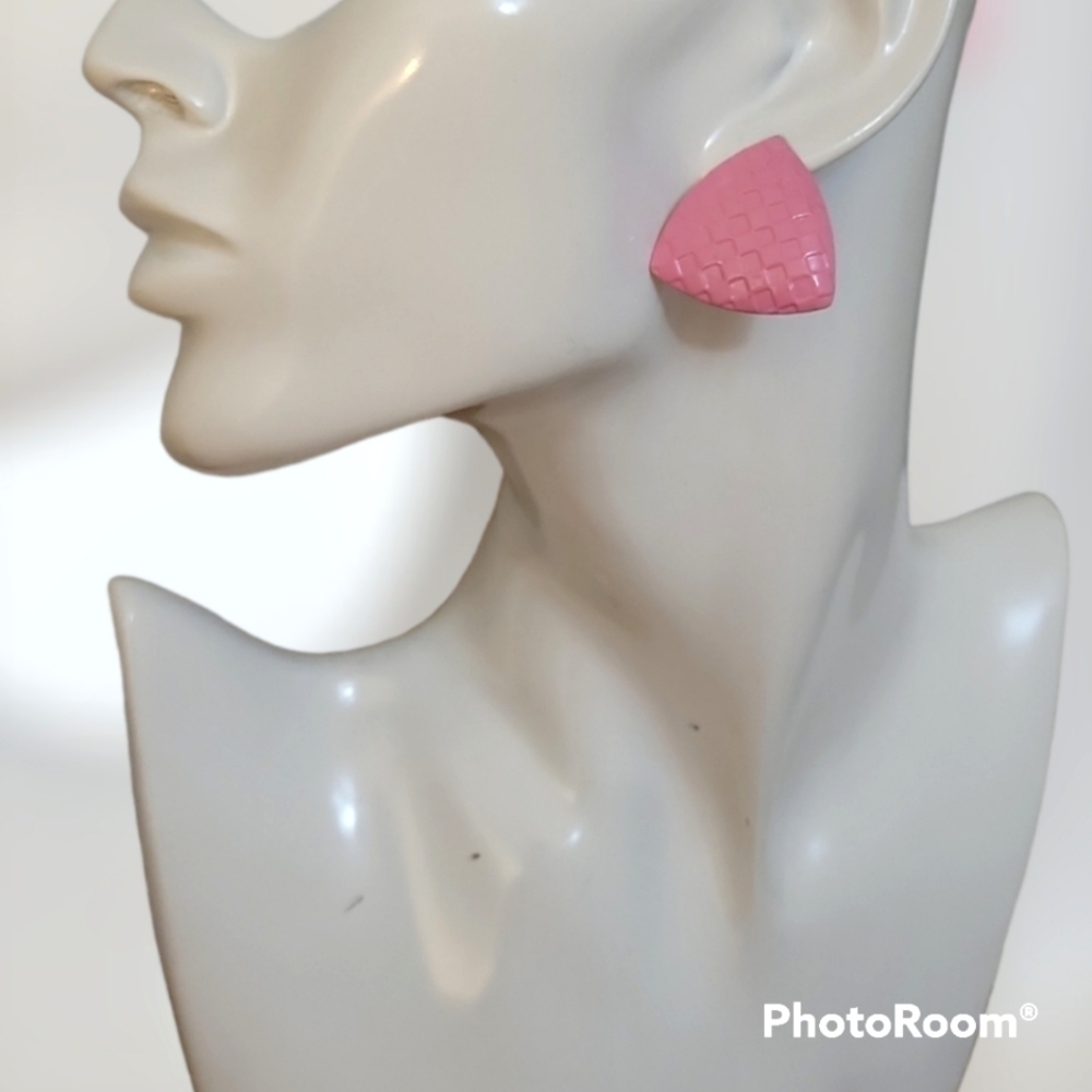 3/$30 VTG Kidcore Metal Basketweave Barbie Pink Triangle Post Earrings